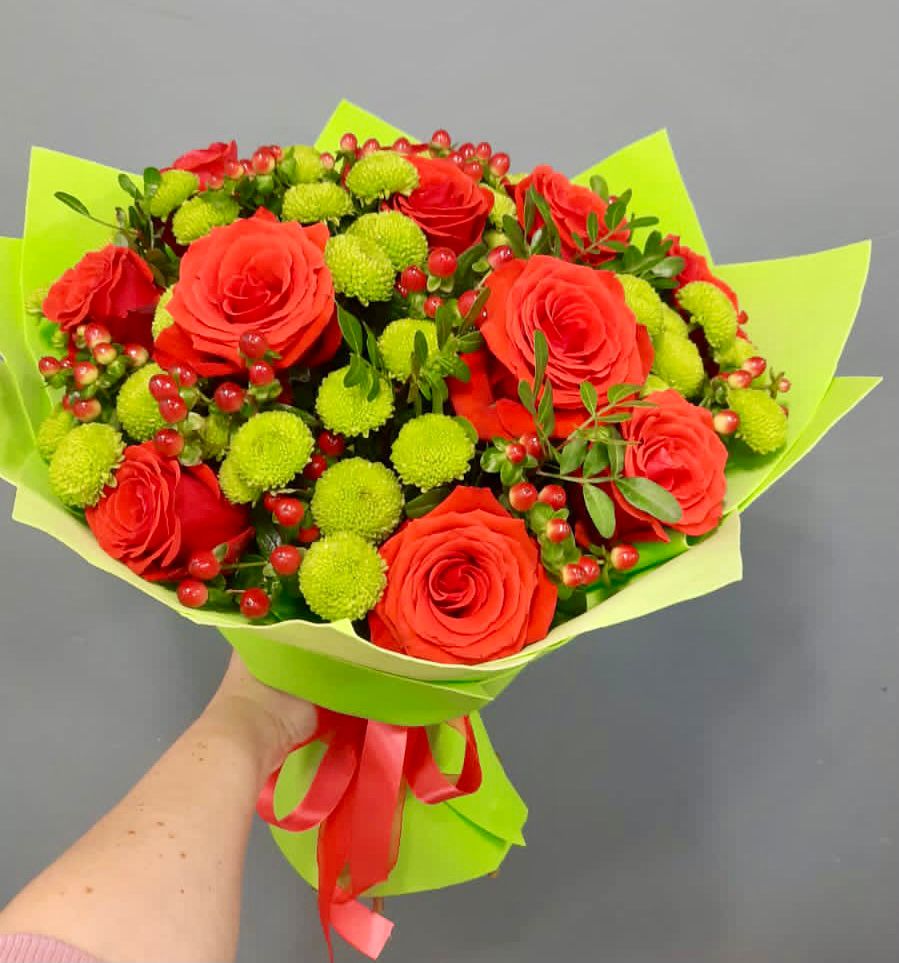 Букет цветов из: Хризантемы и Розы в Красноармейске Московской области