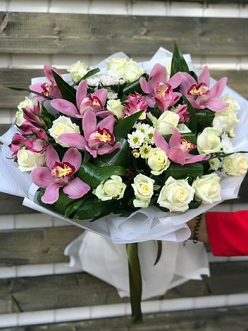 Букет цветов из: Розы и Хризантемы в Красноармейске Московской области