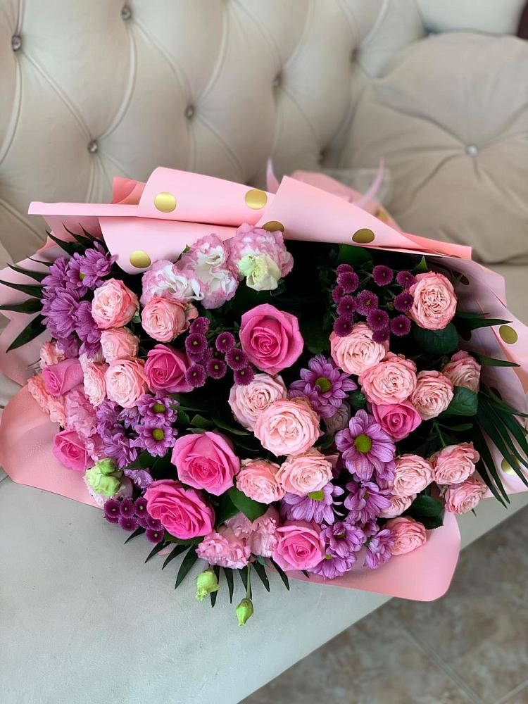 Букет цветов из: Хризантемы, Розы и Лизиантусы в Красноармейске Московской области