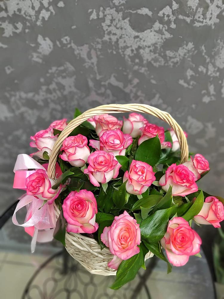 Цветочная композиция из Розы в корзине в Красноармейске Московской области