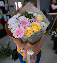 Букет цветов из:  Герберы, Розы и Хризантемы в Красноармейске Московской области