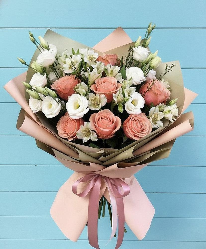 Букет цветов из: Розы, Альстромерии и Лизиантусы в Красноармейске Московской области