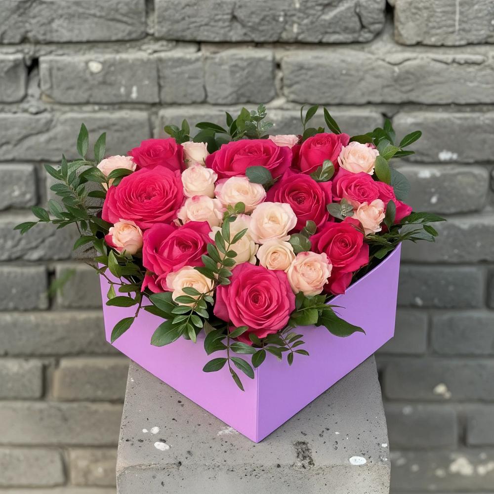Цветочная композиция из Розы в коробке в Красноармейске Московской области