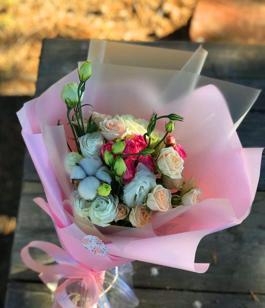 Букет цветов из: Розы и Лизиантусы в Красноармейске Московской области