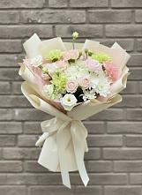 Букет цветов из:  Гвоздики, Розы, Лизиантусы и Хризантемы в Красноармейске Московской области