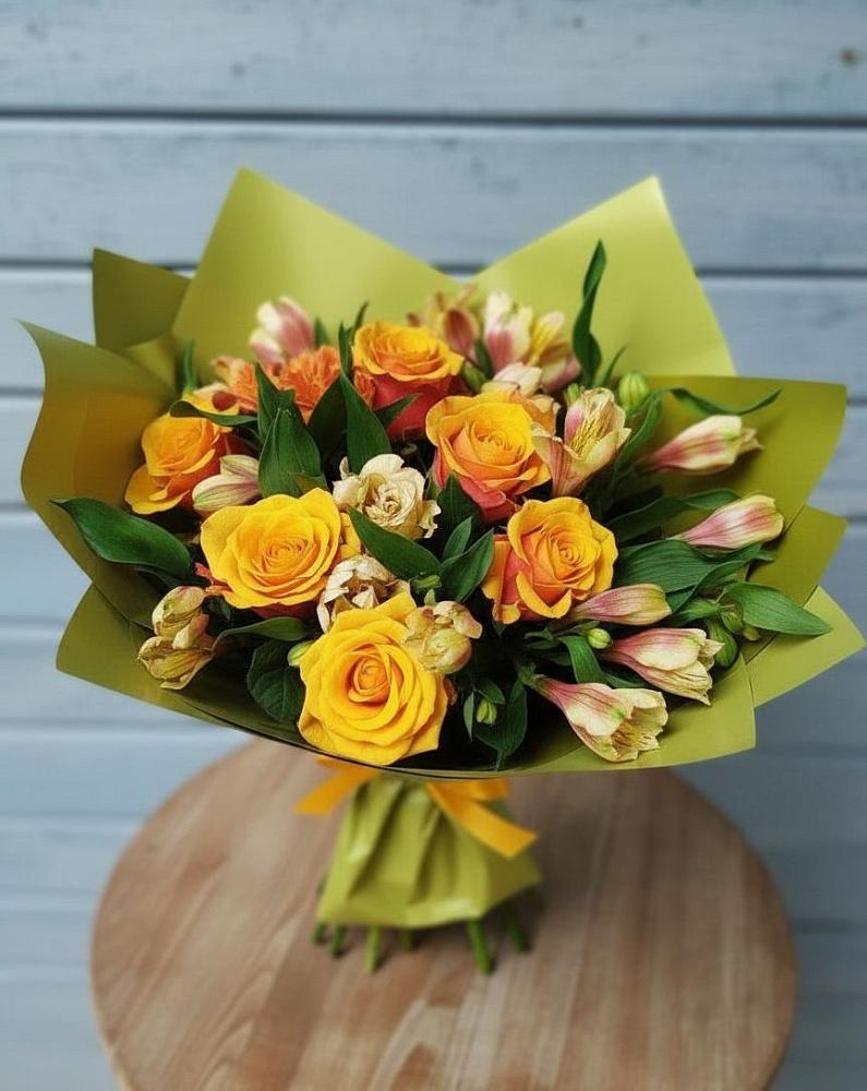 Букет цветов из: Альстромерии и Розы в Красноармейске Московской области