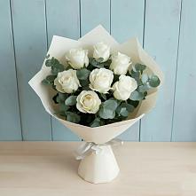 Букет Белые розы в Эвкалипте в Красноармейске Московской области