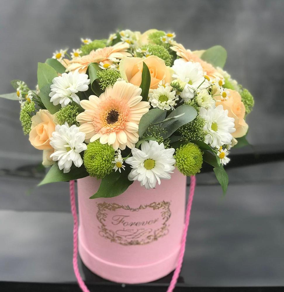 Цветочная композиция из Розы, Герберы и Хризантемы в шляпной коробке в Красноармейске Московской области