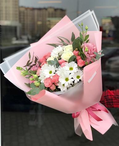 Букет цветов из: Розы, Лизиантусы и Хризантемы в Красноармейске Московской области